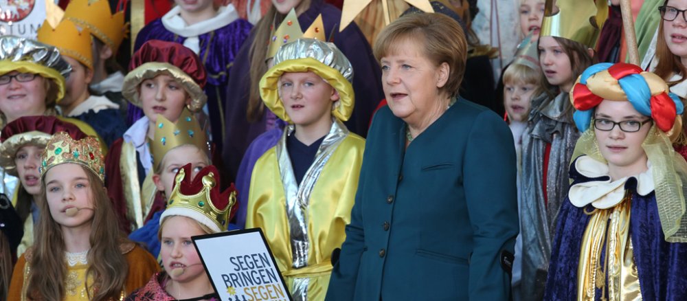 Merkel im Kreise der Sternsinger