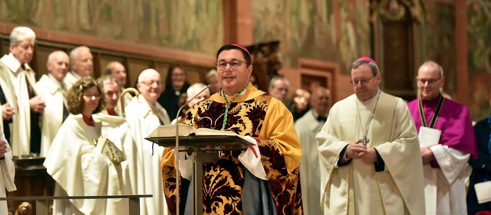 Bischof Vincenzo Viva beim traditionellen Karlsamt in seiner Heimatstadt Frankfurt am Main