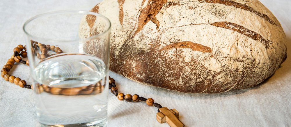 Wasser, Brot und Rosenkranz