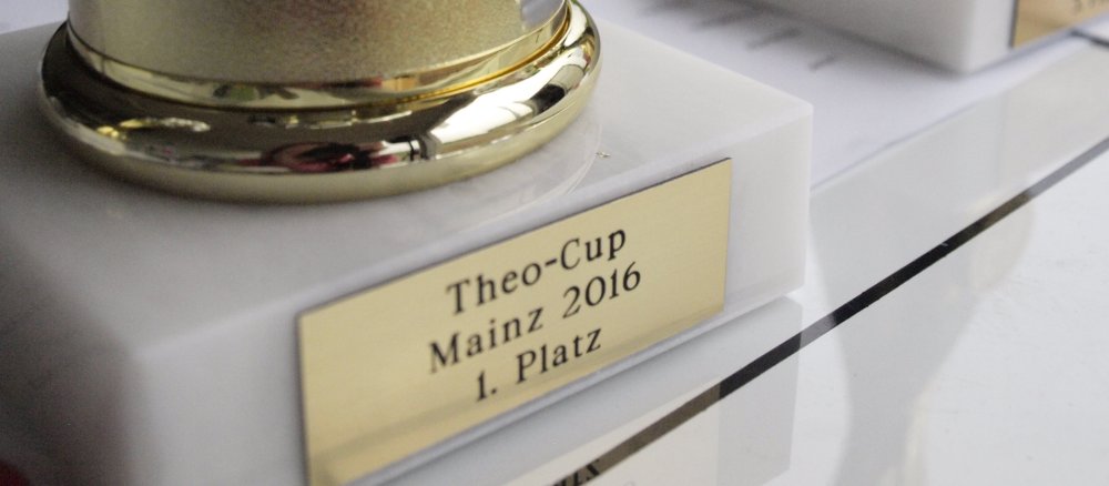 Pokal für den Gewinner des Theo-Cups