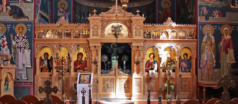 Die Ikonostase in der Metropolitankirche Agia Trias