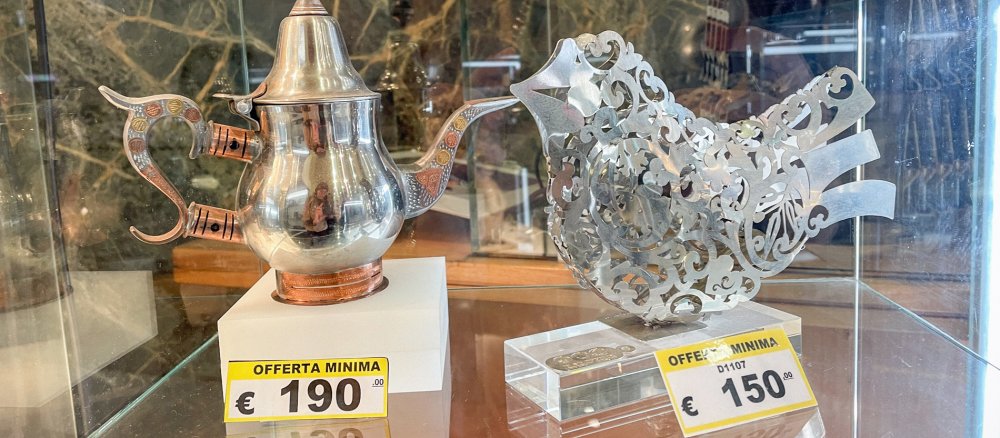 Pope gifts in the Vatican department stores'