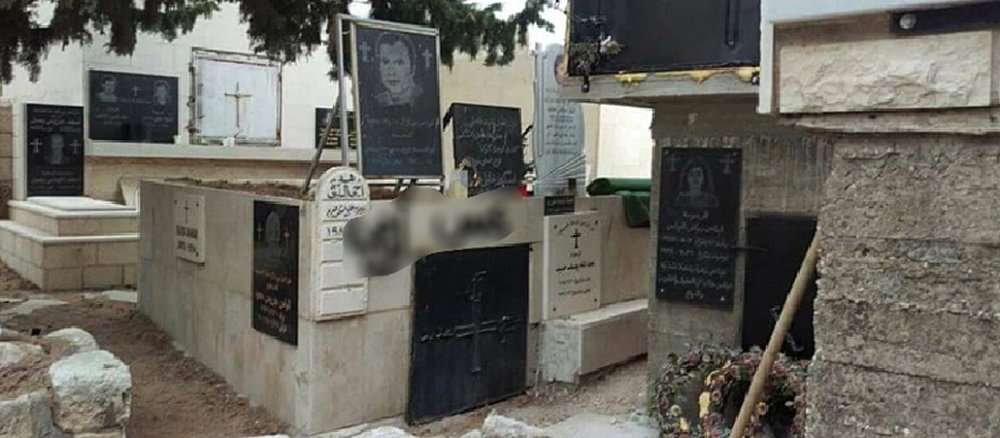 Am 1. Dezember schändeten unbekannte Täter einen christlichen Friedhof in Galiläa mit Graffiti in arabischer Sprache. Die blasphemischen Schriftzüge wurden auf dem Bild unkenntlich gemacht.