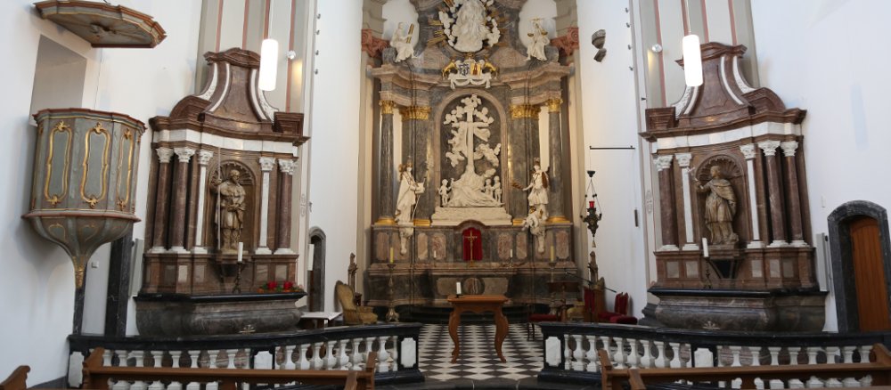 Halbtotale des Altars der Kölner Elendskirche.