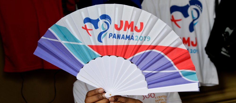 Ein Fächer mit dem Logo des Weltjugendtags in Panama