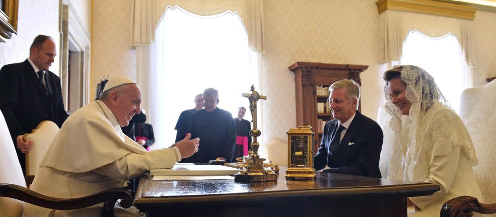 Papst Franziskus trifft das belgische Königspaar Philippe und Mathilde.