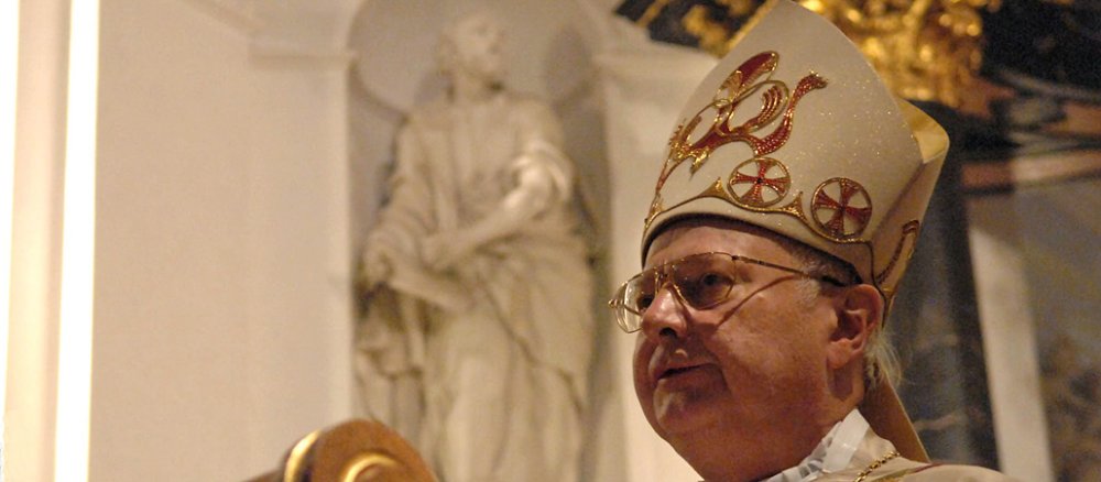 Der Vorsitzende der Deutschen Bischofskonferenz, Erzbischof Robert Zollitsch, hält eine Predigt.