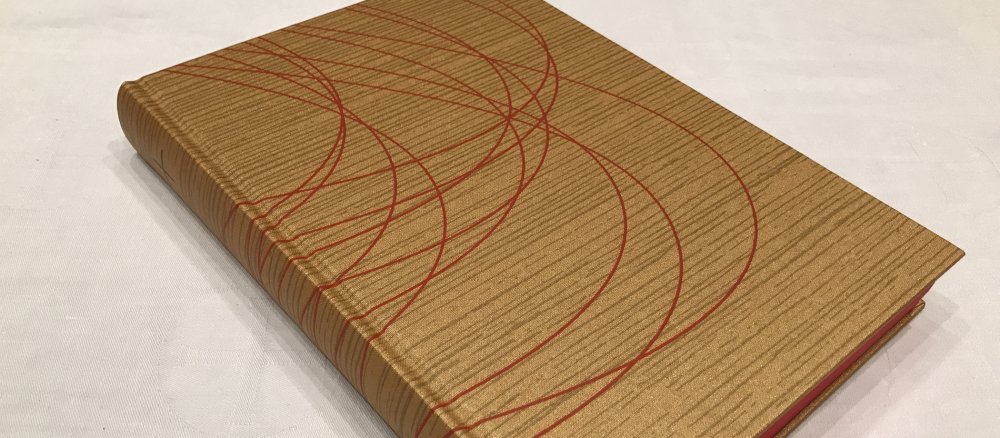 Das gold-rote Cover des neuen Messlektionars