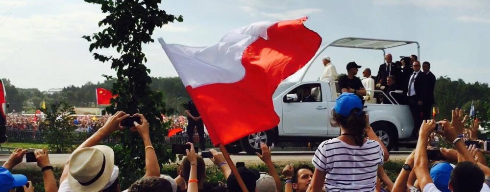 Papst Franziskus im Papamobil