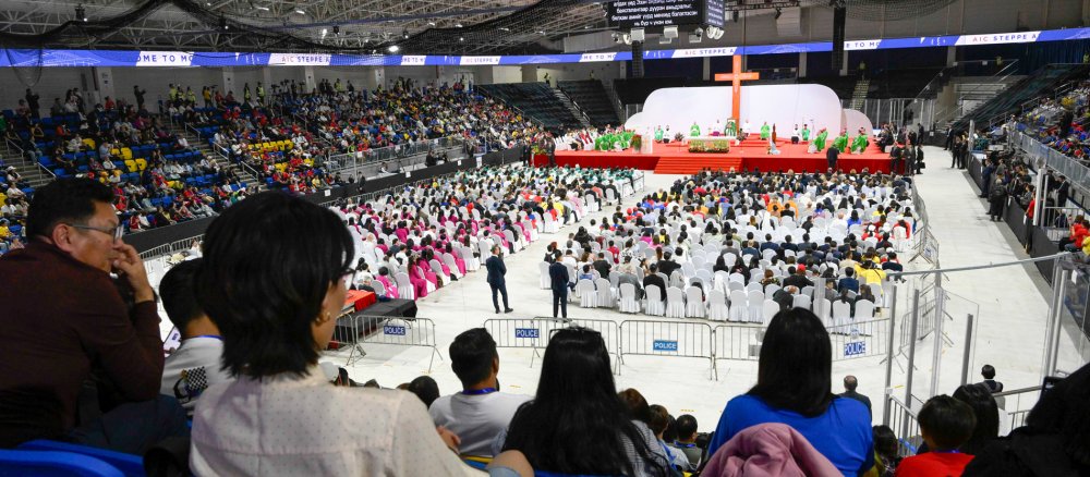 Gottesdienst mit Papst Franziskus in der Steppe-Arena in Ulan Bator (Mongolei).