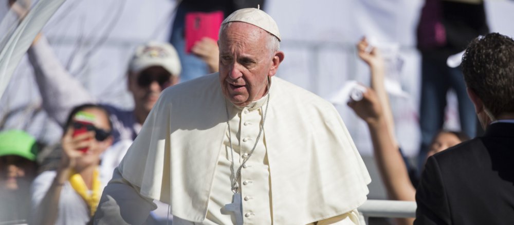 Papst Franziskus im Papamobil