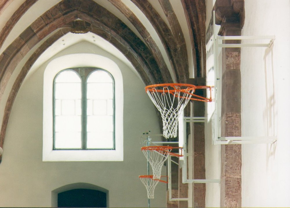 Die ehemalige Abtteikirche St. Maximin im Bistum Trier kann auch zur Basketballhalle umgebaut werden.