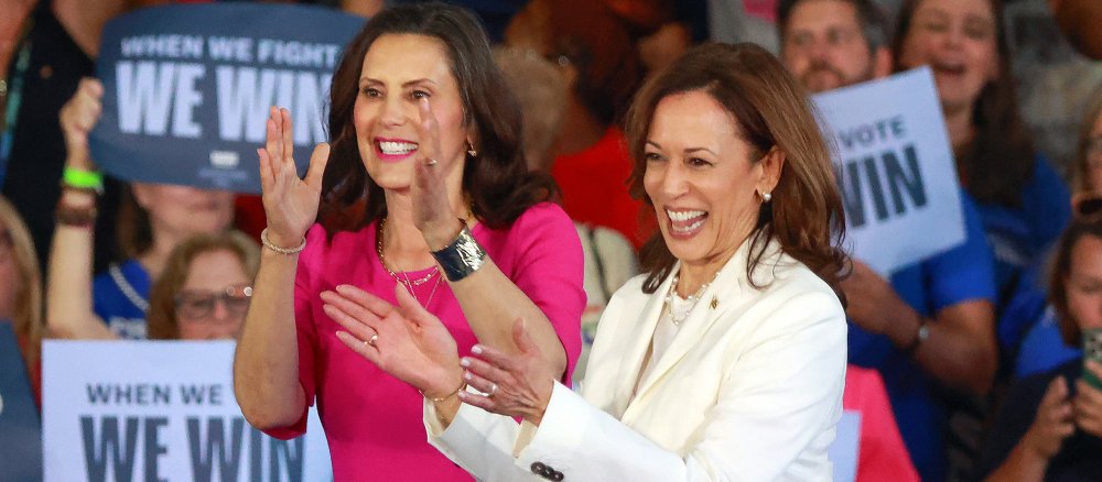 Michigan Governor Gretchen Whitmer (l) and presidential candidate Kamala Harris (r) at a campaign event