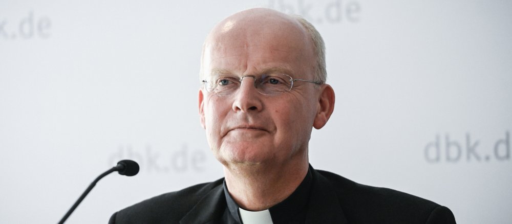 Bischof Franz-Josef Overbeck bei einem Pressegespräch