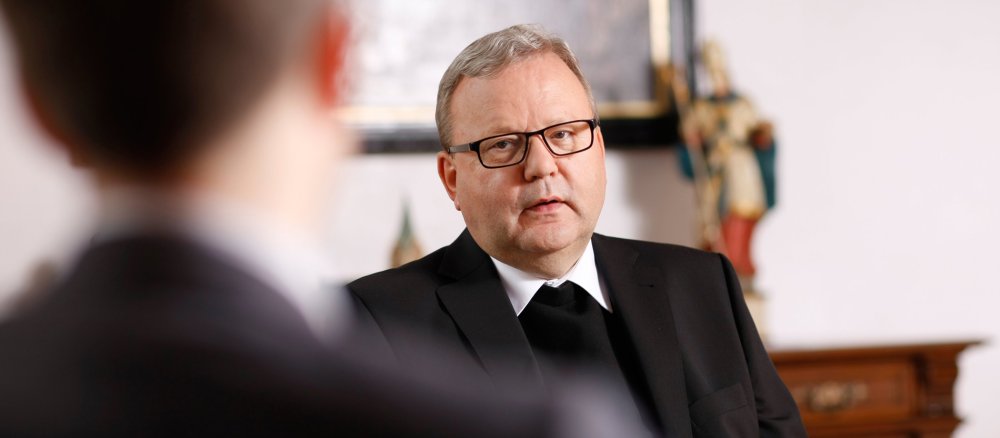 Der Osnabrücker Bischof Franz-Josef Bode am 14. September 2015 in seinem Amtssitz, dem Bischofshaus in Osnabrück.