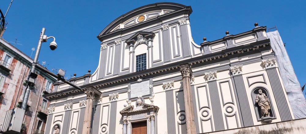 Die Kirche San Paolo Maggiore in Neapel
