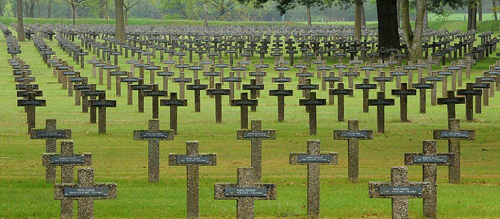 Ein Soldatenfriedhof mit Toten des Zweiten Weltkriegs.