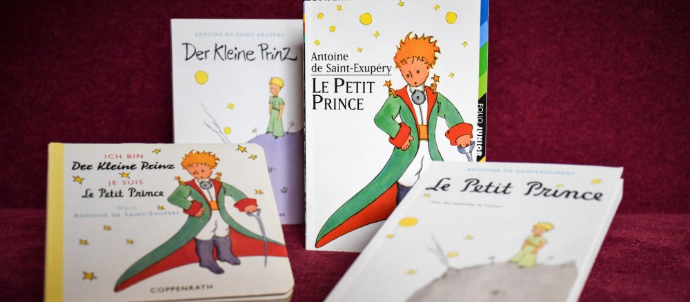 Verschiedene Ausgaben des Werkes "Der kleine Prinz" von Antoine de Saint-Exupéry