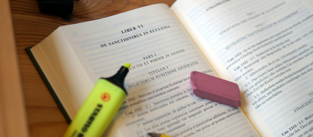 Buch VI des kirchlichen Gesetzbuchs CIC befasst sich mit dem Strafrecht. Hier steht eine umfassende Reform an.