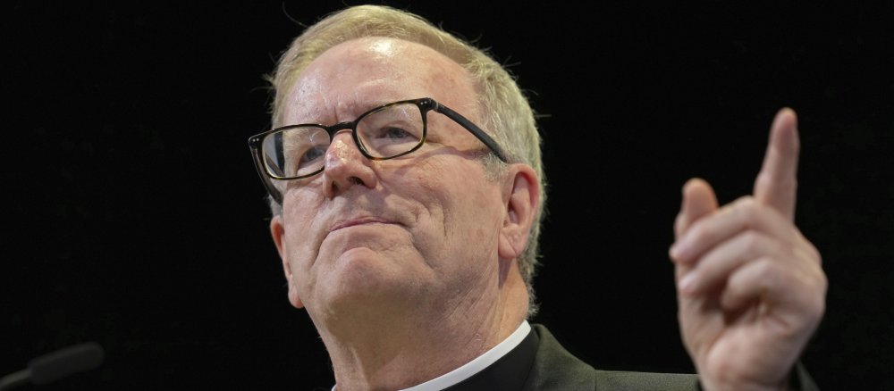 Bischof Robert Barron spricht bei einer Konferenz