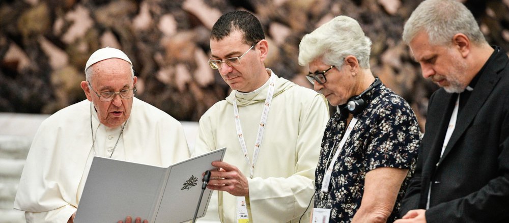 Papst Franziskus bei der Weltsynode