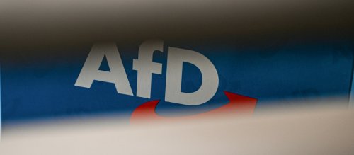 Papiertasche mit AfD-Logo