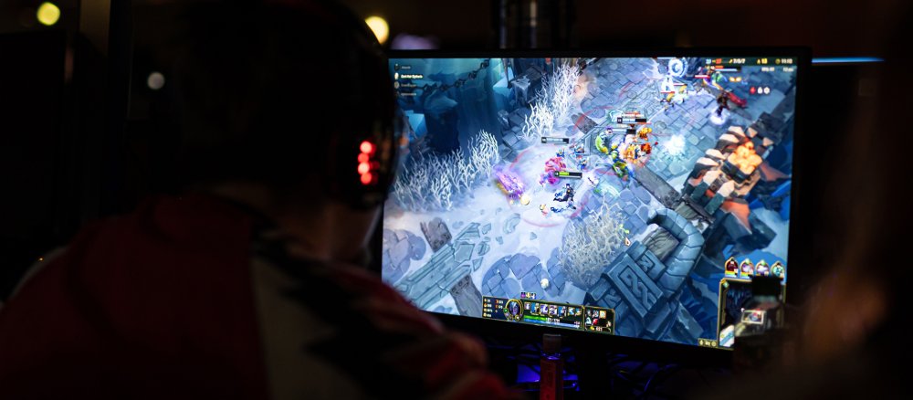 Ein Gamer spielt "League of Legends"