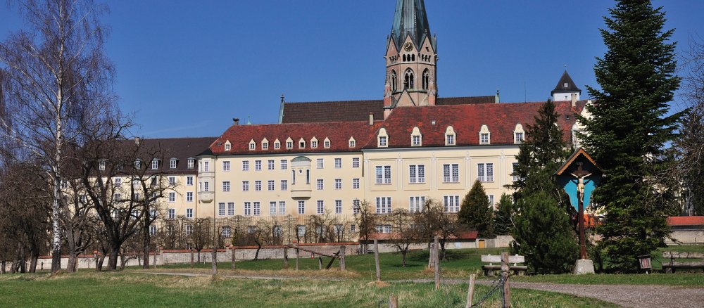 Blick auf die Erzabtei Sankt Ottilien.