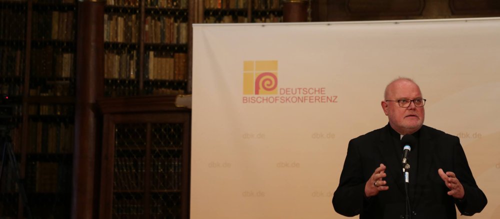 Kardinal Reinhard Marx gibt ein Pressestatement