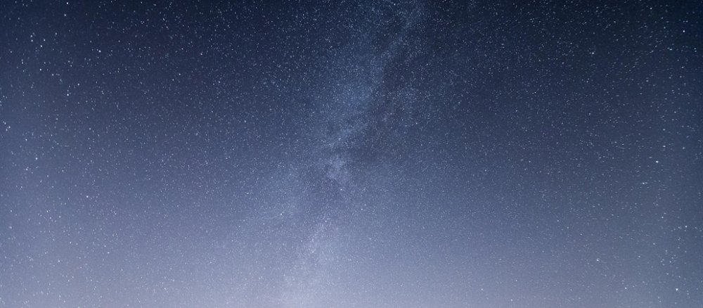 Der Sternenhimmel und die Milchstrasse.