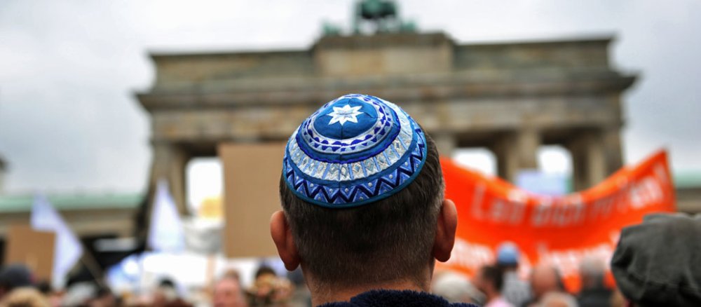 Teilnehmer der Demonstration "Steh auf! Nie wieder Judenhass!" am 14. September 2014 in Berlin.