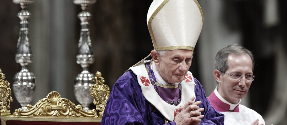Papst im Gebet versunken