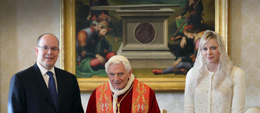 Papst Benedikt XVI. empfängt das monegassische Fürstenpaar Fürst Albert II. und seine Frau Fürstin Charlene bei einer Audienz im Vatikan.