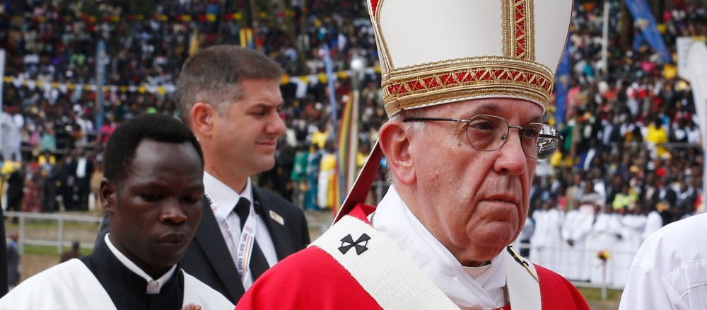 Franziskus feiert einen Gottesdienst in Uganda.