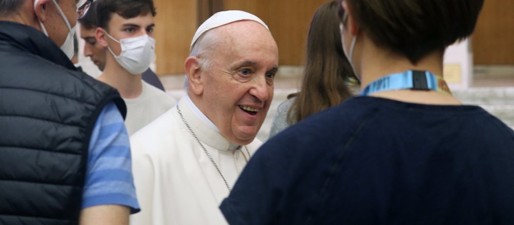 Papst Franziskus im Gespräch mit Jugendlichen