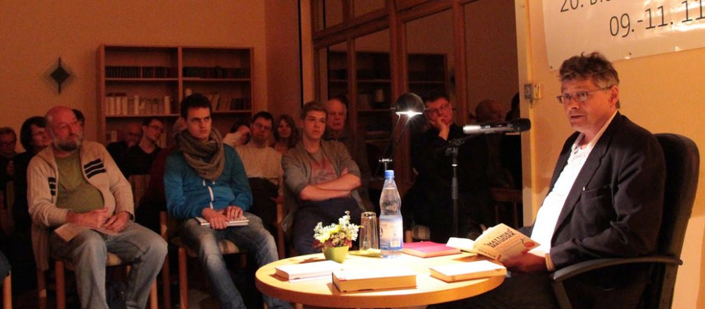 Spiegel-Autor Matthias Mattusek bei einer Lesung im Bistum Görlitz..