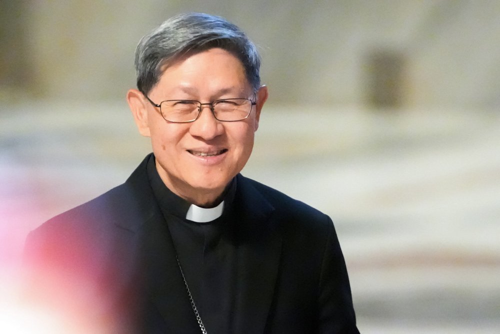 Der philippinische Kurienkardinal Luis Antonio Tagle lächelt in die Kamera