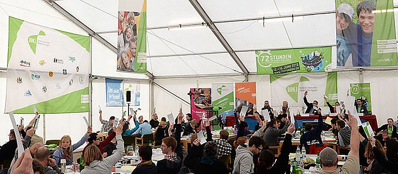 Abstimmung bei der BDKJ-Hauptversammlung 2013 in Hardehausen.