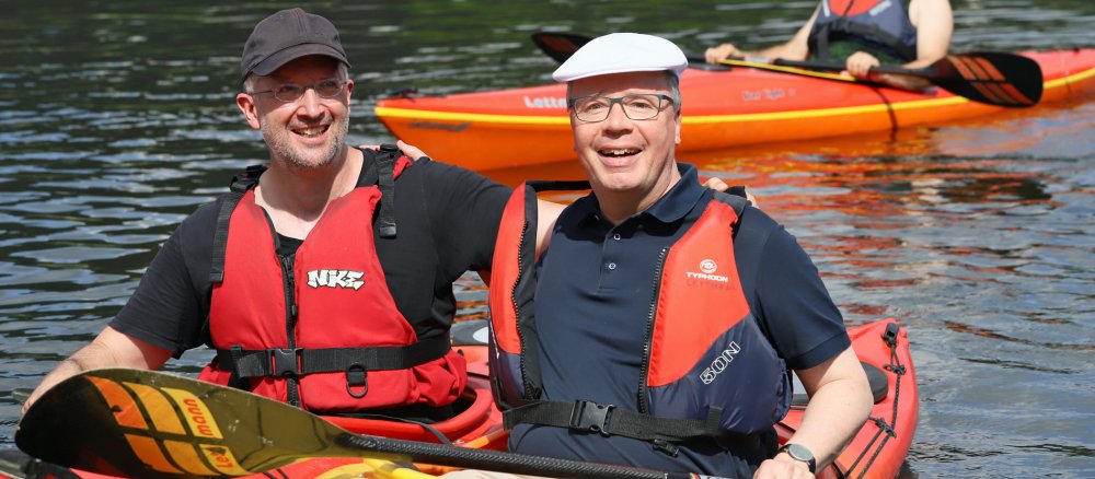 Präses Latzel und Bischof Ackermann im Kanu