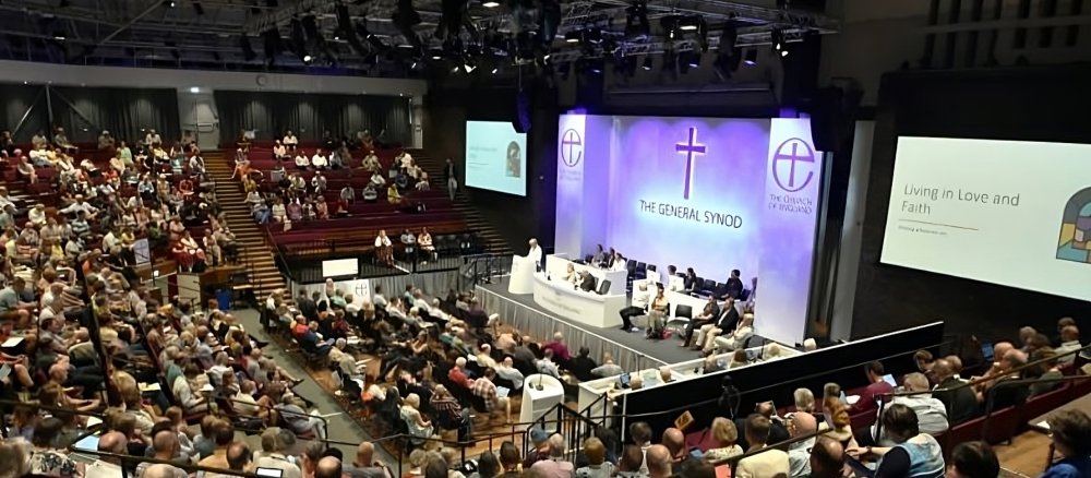 Blick in die Synodenaula der Generalsynode der Church of England