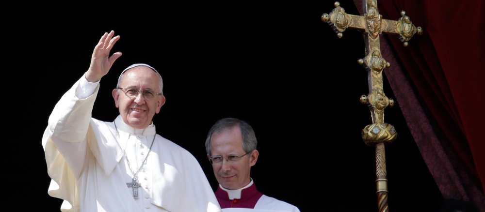 Papst Franziskus spendet den Segen "Urbi et Orbi" am Ostersonntag