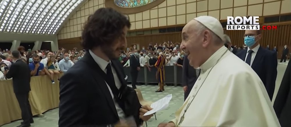 Papst Franziskus trifft den Schauspieler Jonathan Roumie