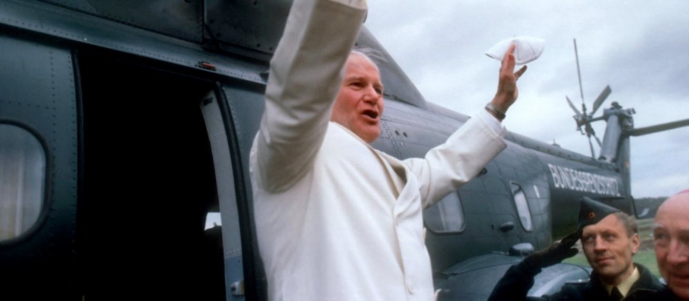 Papst Johannes Paul II. während der Ankunft mit dem Hubschrauber bei seinem Deutschlandbesuch 1980 in Fulda.
