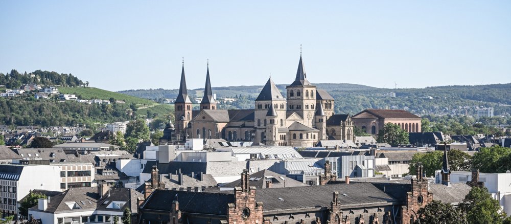 Der Dom Sankt Petrus und die Liebfrauenkirche in Trier.