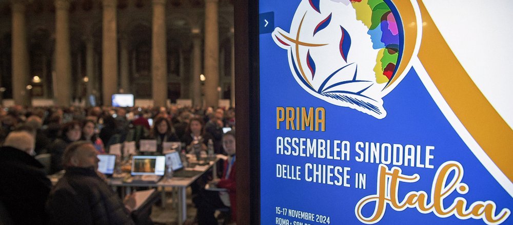Teilnehmer bei der Eröffnung der ersten Synodenversammlung der katholischen Kirche in Italien