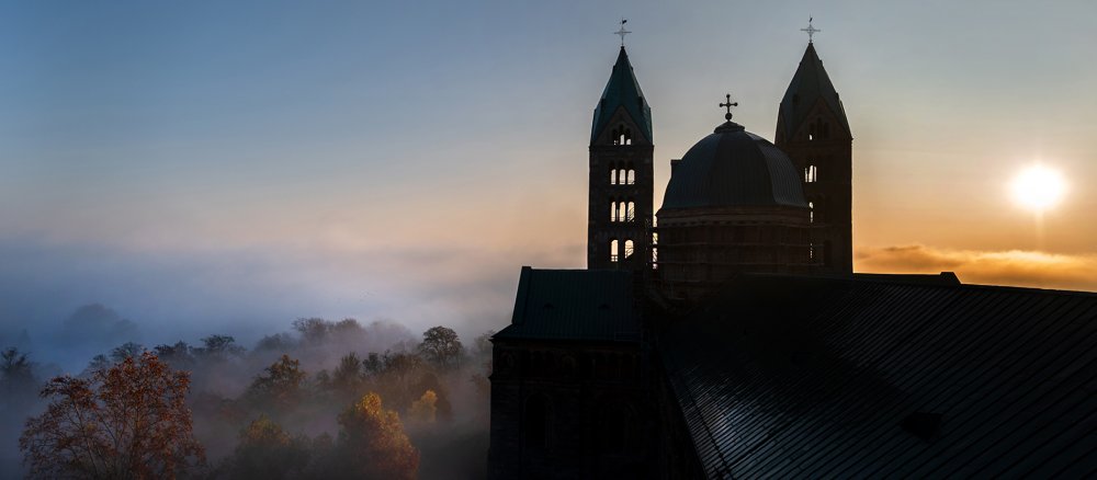 Der Speyerer Dom in der Dämmerung