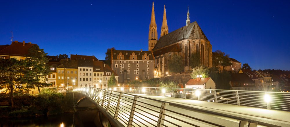 Die Altstadt-Brücke in Görlitz mit der Peterskirche im Hintergrund