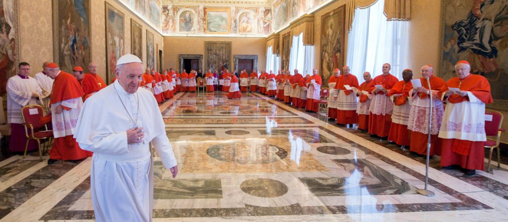 Papst Franziskus bei einem Konsistorium mit Kardinälen zur Ernennung neuer Heiliger.