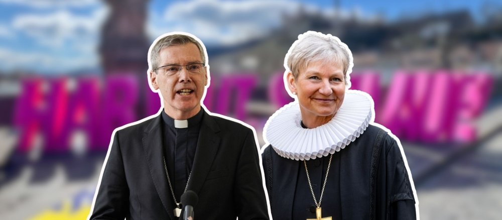 Bischof Heiner Wilmer und Bischöfin Kirsten Fehrs vor dem Katholikentags-Schriftzug