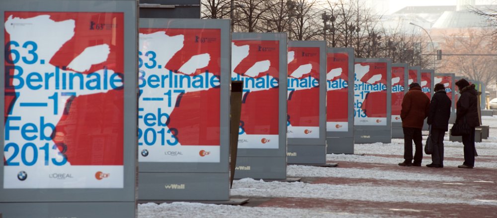 Werbeplakate weisen am 27.01.2013 auf dem Potsdamer Platz in Berlin auf die bevorstehenden Filmfestspiele hin. Die 63. Berlinale findet vom 07. bis zum 17.02.2013 statt.